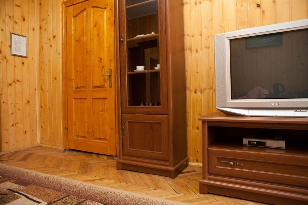 Ялинка Готель Vyshkiv Luaran gambar