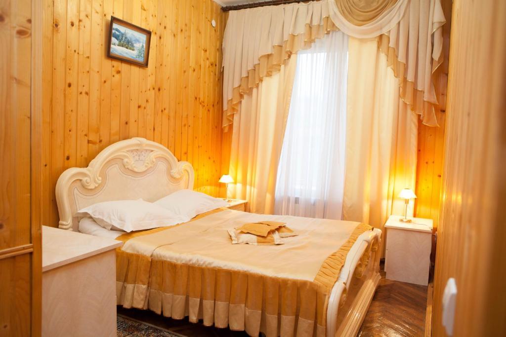 Ялинка Готель Vyshkiv Bilik gambar