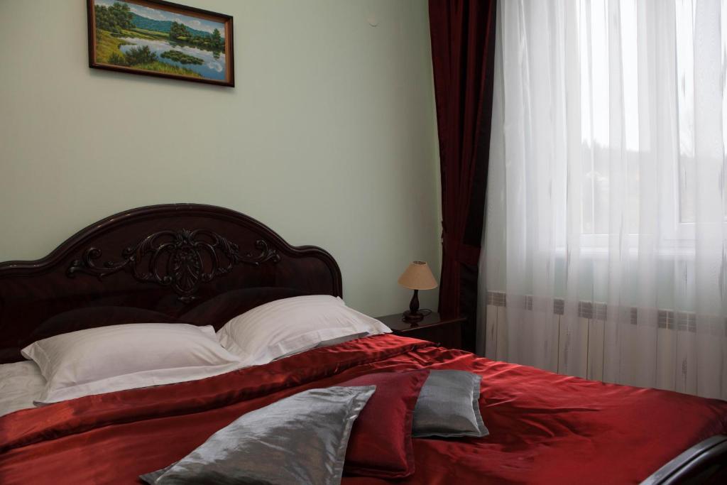 Ялинка Готель Vyshkiv Bilik gambar