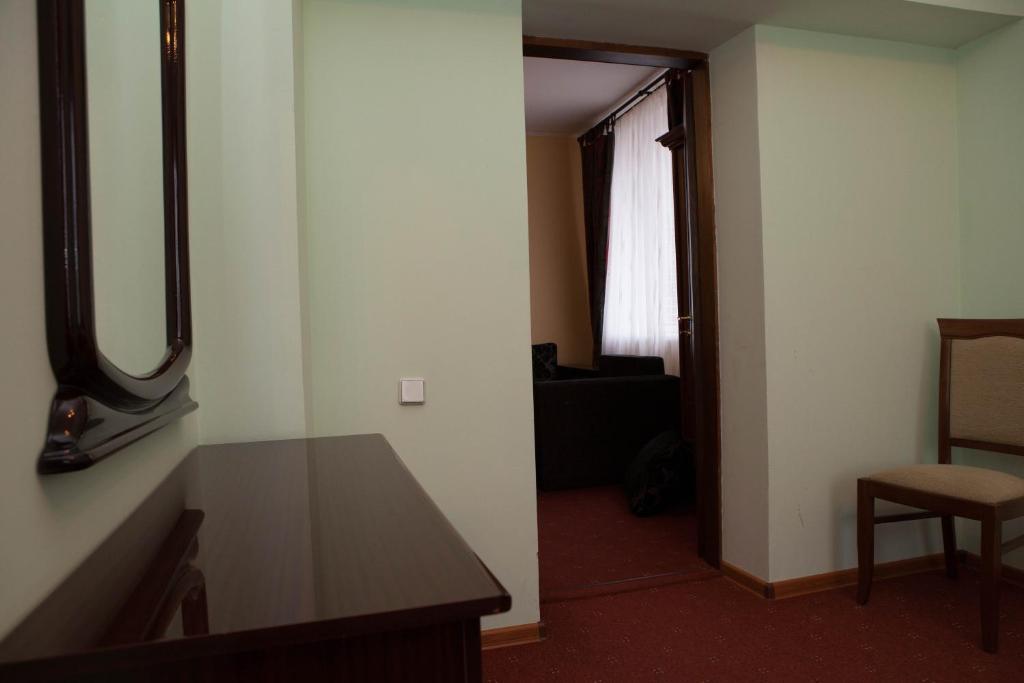 Ялинка Готель Vyshkiv Luaran gambar