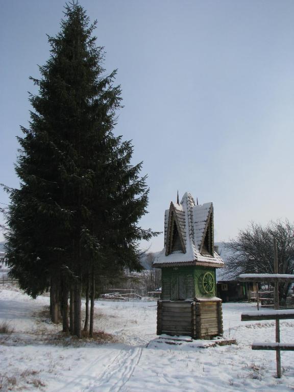 Ялинка Готель Vyshkiv Luaran gambar