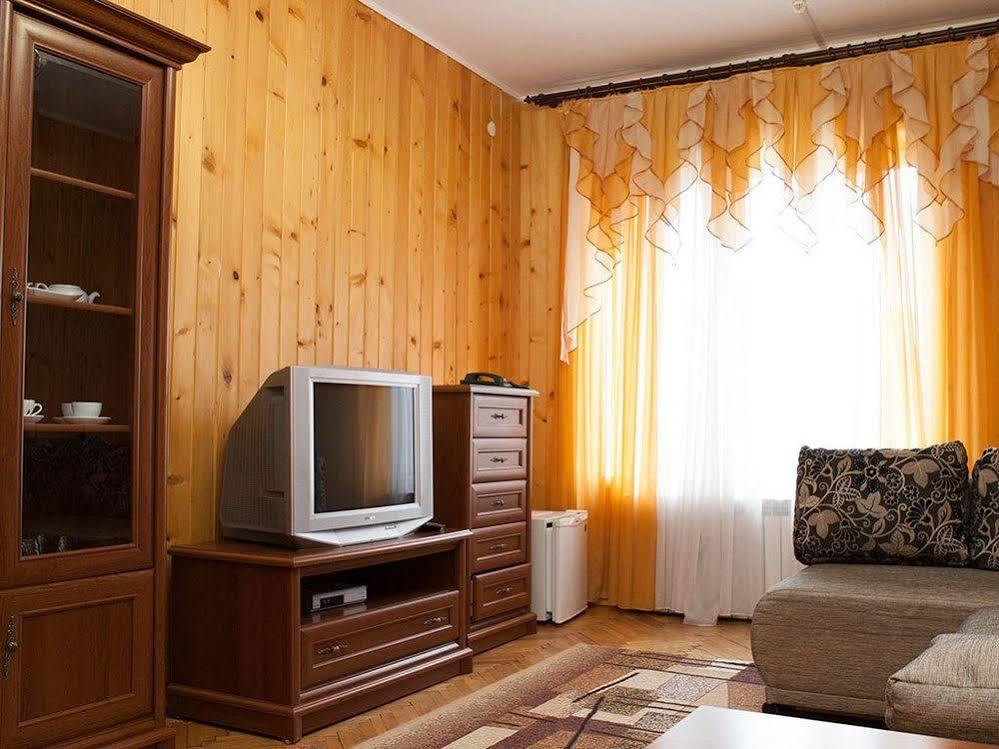 Ялинка Готель Vyshkiv Luaran gambar